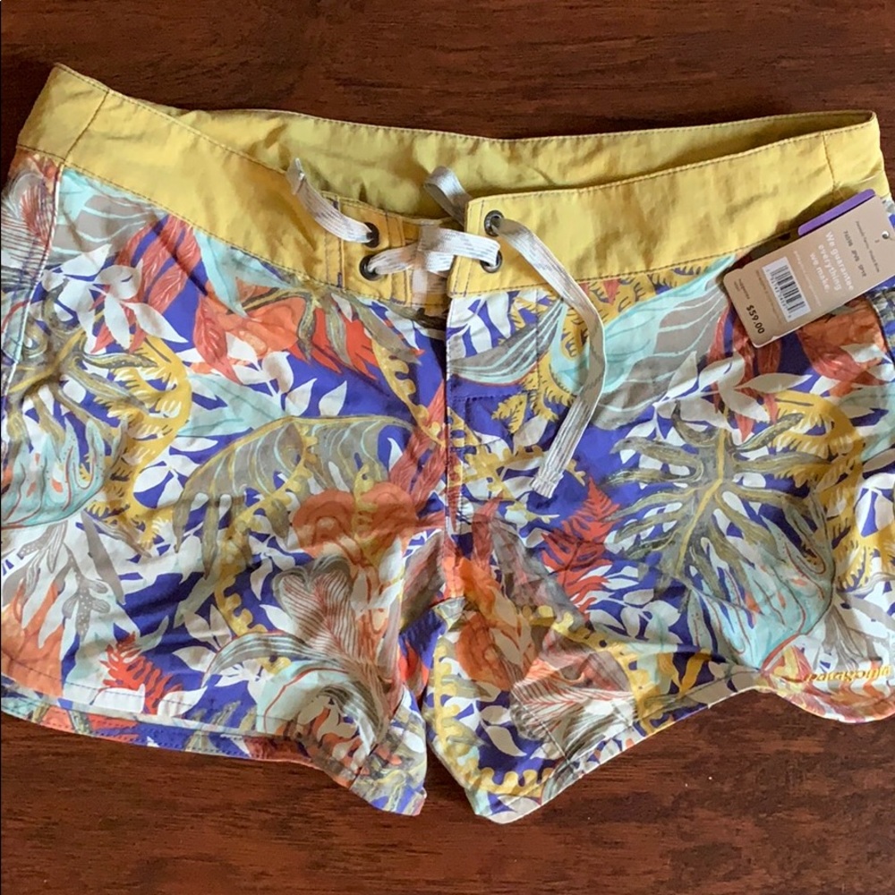 NEW WITH TAGS Patagonia Waverfarer Boardshorts-5”